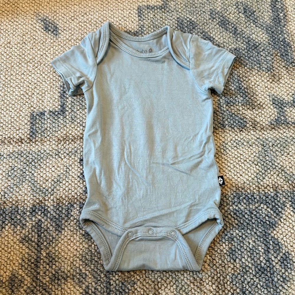 Kyte Baby newborn ss onesie